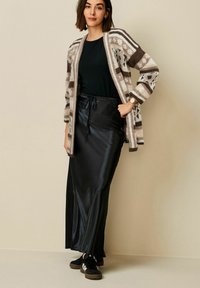 Next PATTERN - Neuletakki - brown neutral