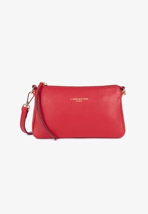 Borsa a tracolla rossa in pelle con superficie texturizzata, marchio in oro e tracolla removibile, dotata di chiusura con zip nella parte superiore.