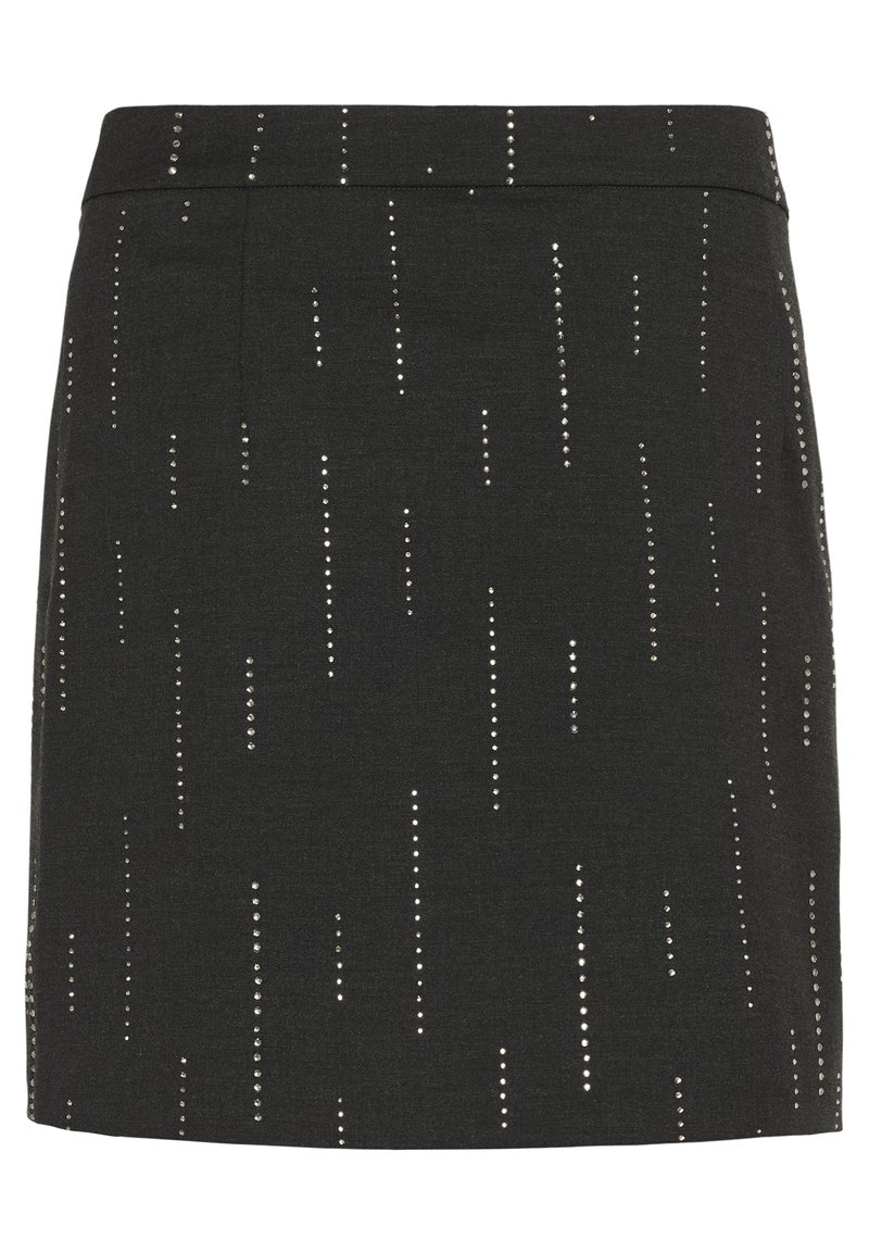 Gonna nera a taglio dritto, con linee verticali di borchie metalliche per texture e dettagli di design. Vita liscia, lunghezza fino al ginocchio.