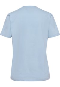 Ljusblå kortärmad T-shirt i mjuk bomull. Har en rund hals och en enkel, slät textur utan synliga mönster eller detaljer.