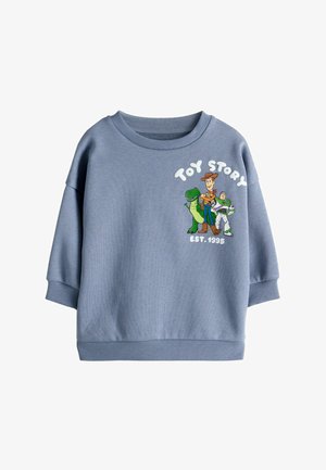 Hanorac albastru cu guler rotund, cu personajele din Toy Story Rex, Woody și Buzz Lightyear pe piept, cu textul "TOY STORY" și "EST. 1995".