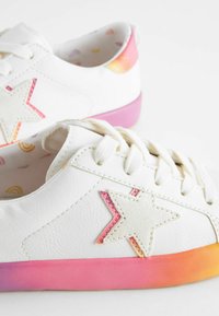 Next STAR STANDARD - Tenisky - bright pink white ombre