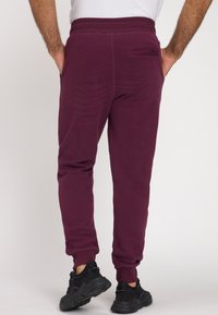 JP1880 Pantalones deportivos - dark purple