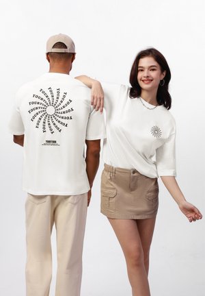 UNISEX - Print T-shirt - off white