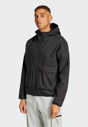 Zwarte zip-up jacket met een capuchon, twee voorzakken en een gladde textuur. Ontworpen met een ontspannen pasvorm en elastische manchetten.