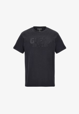 Zwart T-shirt met korte mouwen en een ronde hals, met een reliëflogo "GUESS EST. 1981" op de borst.