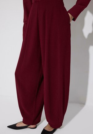 STEEL  PLEATED  - Hlače - burgundy