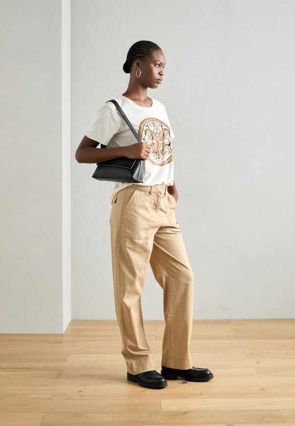 EMBROIDERY TEE - Print T-shirt - ecru3