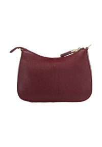 Borsa a spalla in pelle bordeaux con superficie morbida e testurizzata, forma arrotondata e hardware della cerniera in tonalità oro. Presenta una singola tracolla.