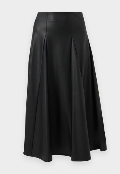 Jupe en cuir noir avec des plis, une texture lisse, une coupe mi-longue et une taille ajustée. Style minimaliste sans quincaillerie visible.