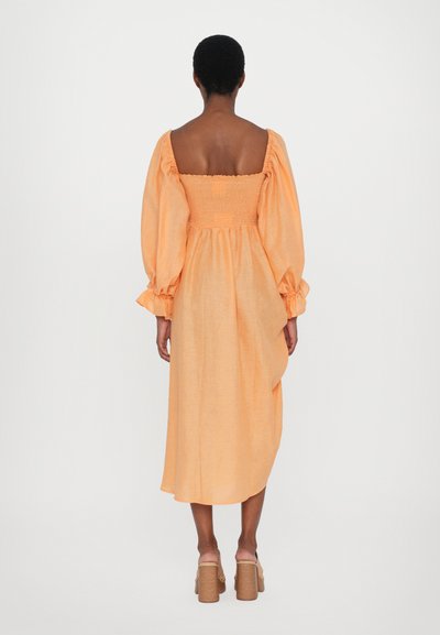 Sleeper ATLANTA DRESS WITH ROSE DETAIL - Vestito casual - coral
