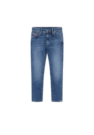 Jean en denim bleu avec une coupe slim et un petit patch du drapeau Union Jack sur la poche avant droite.