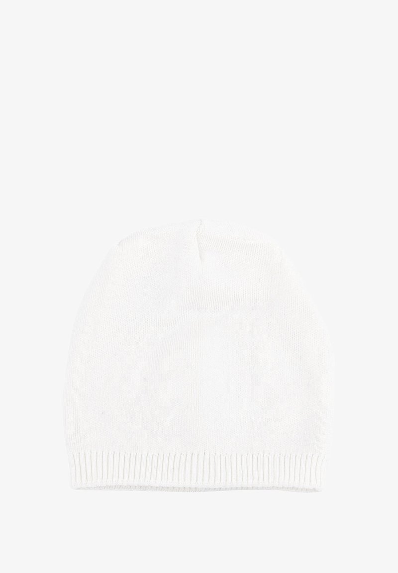 Berretto lavorato a maglia bianco, materiale morbido, parte superiore arrotondata, risvolto a coste alla base, costruzione senza cuciture, tessuto leggero.