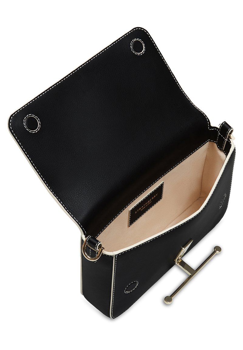 Damen Handtaschen | Strathberry MELVILLE BAGUETTE SHOULDER BAG Umhängetasche black with vanilla edge/schwarz - CE69739 Damen Handtaschen | Strathberry MELVILLE BAGUETTE SHOULDER BAG Umhängetasche black with vanilla edge/schwarz - CE69739