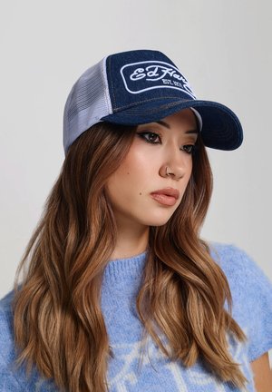 Ed Hardy, UNISEX APPLIQUE BADGE EST 1971 5 PANEL TRUCKER CAP - Gorra - indigo