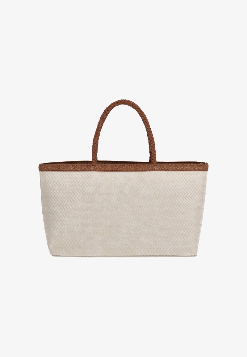 Bolso tote de paja trenzada en color crema, con un patrón de espiga texturizado, asas trenzadas marrones y una forma rectangular estructurada.