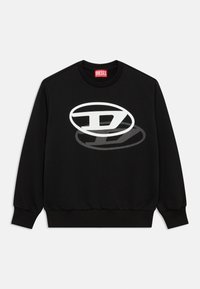 Crna majica s kapuljačom izrađena od meke tkanine s rebrastim manžetnama. Sadrži bijeli grafički logo u ovalnom obliku, s blagim efektom sjene.