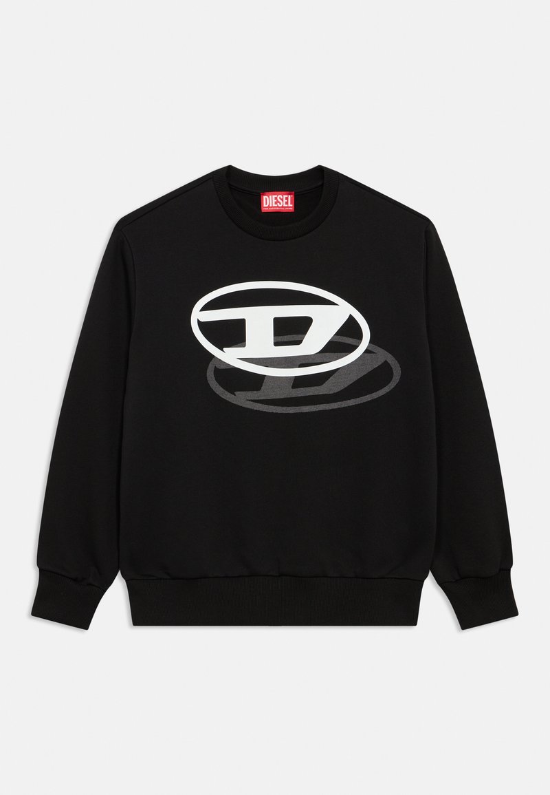 Crna majica s kapuljačom izrađena od meke tkanine s rebrastim manžetnama. Sadrži bijeli grafički logo u ovalnom obliku, s blagim efektom sjene.