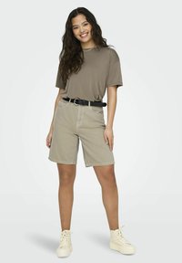ONLY ONLSILLA BERMUDA  - Džinsiniai šortai - plaza taupe