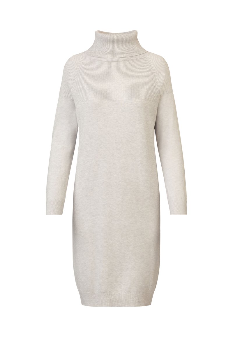 Helles beige Strickkleid mit langen Ärmeln, geripptem Rollkragen und enganliegenden Bündchen, gerader Schnitt, knielang.