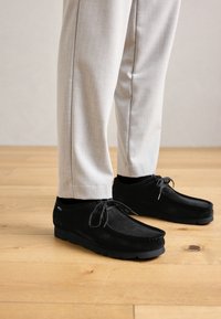 WALLABEEGTX - Sportieve veterschoenen - black