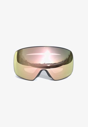 Store sports solbriller med gultonede, ombøjede linser med reflekterende glas, der viser et landskab og sollysrefleksion.