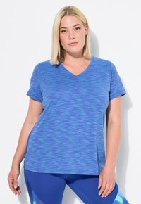 Modrá v-neck trička s krátkým rukávem, s texturovaným vzorem v různých odstínech modré. Lehký, volný střih ideální pro aktivní nošení.