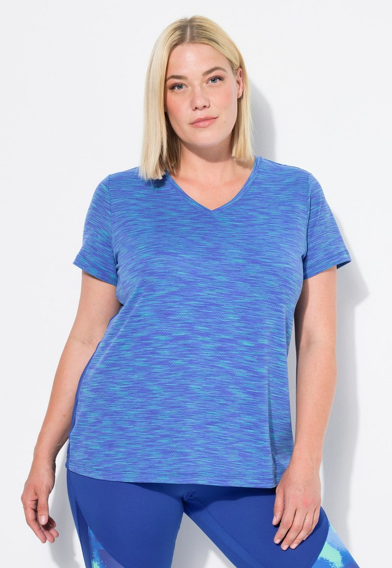 Modrá v-neck trička s krátkým rukávem, s texturovaným vzorem v různých odstínech modré. Lehký, volný střih ideální pro aktivní nošení.
