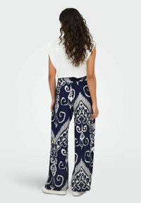 JDY TROYA MITTLERE TAILLE  - Pantalon classique - black iris