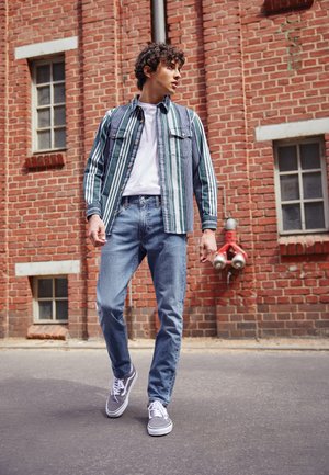 512™ SLIM TAPER - Liibuvad teksad - light indigo worn in