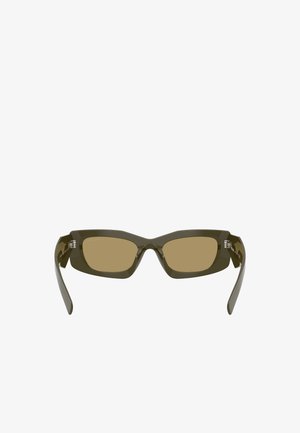 Prostokątne oliwkowo-zielone okulary przeciwsłoneczne z grubymi oprawkami i brązowymi przyciemnianymi soczewkami, pokazane z przodu na białym tle.