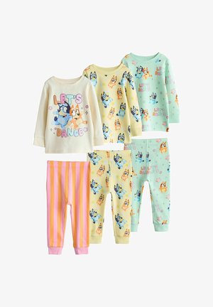 Tri seta dječjih dugih majica i hlača s šarenim crtanim psima i natpisom "Let's Dance", u bež, žutoj, mentol zelenoj i prugastoj ružičastoj boji.