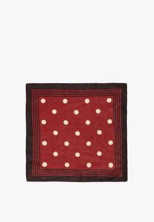 Foulard carré rouge avec des pois crème et une bordure rayée noire et rouge, posé à plat sur un fond blanc.
