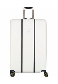 Valigia rigida bianca con strisce verticali nere. Presenta una maniglia telescopica e quattro ruote multidirezionali. Design robusto.