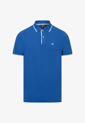 Blaues Polohemd aus strukturiertem Stoff, mit einer Knopfleiste mit zwei Knöpfen, weißen Kragenstreifen und einem kleinen Logo auf der Brust.