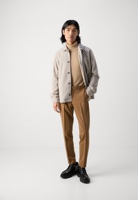 Lindbergh CROPPED LENGTH OVERSHIRT JACKET - Letná bunda - dark sand melange