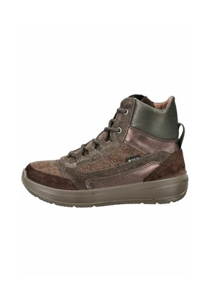 Brauner Mid-Top-Sneaker aus verschiedenen Materialien, darunter Wildleder und Leder. Verfügt über Schnürung, strukturierte Akzente und Gummisohle für besseren Halt.