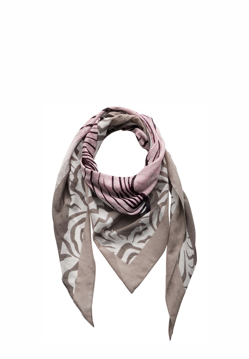 Zijden sjaal in triangulaire vorm, met een lichtgrijs en wit zebra-patroon, en een roze en bordeauxrode gestreepte sectie. Zachte textuur.