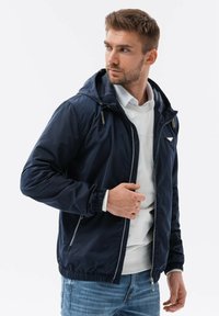 Ombre HOODED WINDBREAKER OM JANP - Giacca da mezza stagione - navy blue