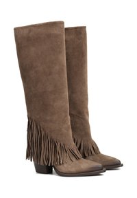 Brązowe zamszowe damskie kozaki do kolan z frędzlami, kwadratowym noskiem i słupkowym obcasem. Gładka tekstura, prosty design, bez dodatkowych ozdób.