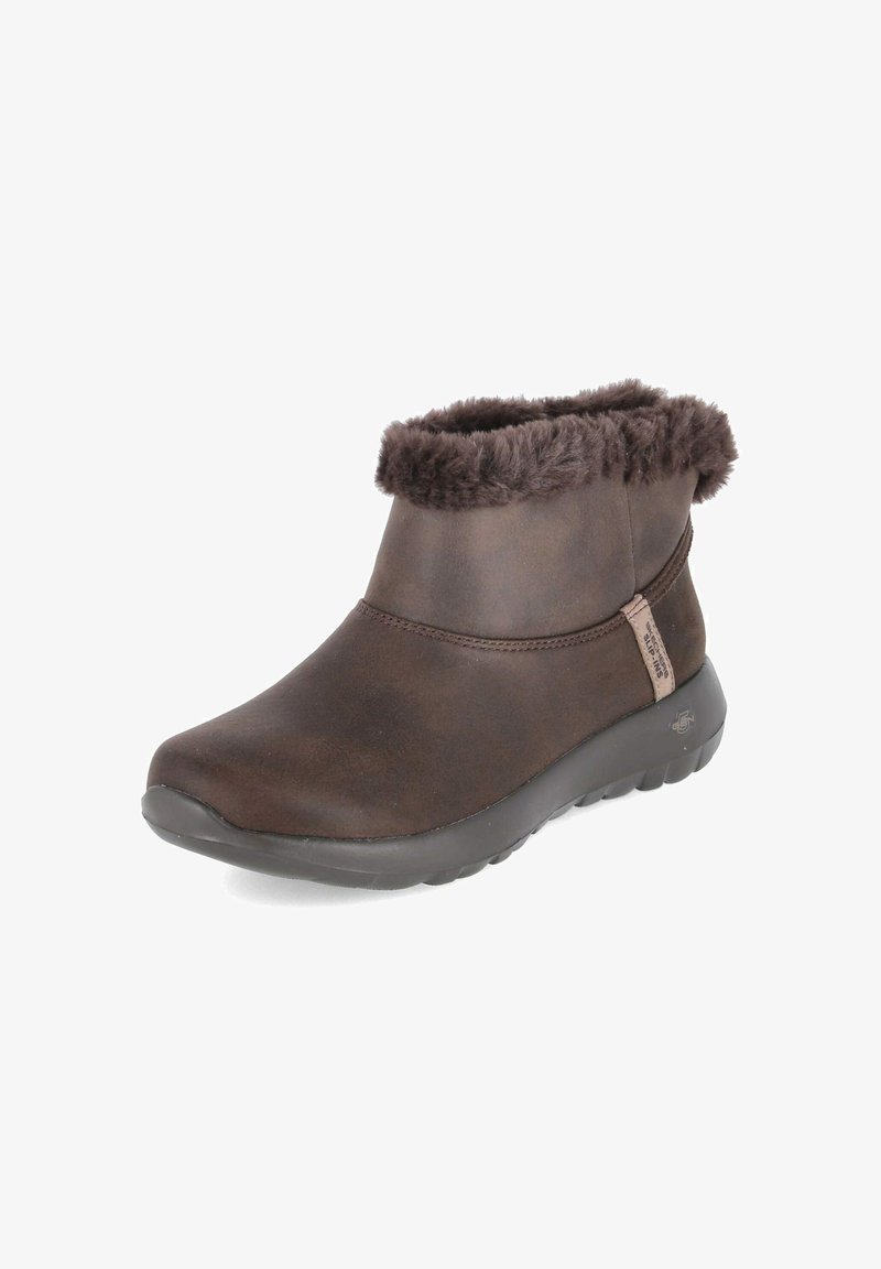 Bottine marron foncé avec une doublure douce en fourrure autour du haut et une semelle antidérapante conçue pour le temps froid.