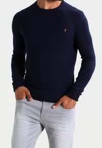 Farah Stickad tröja - dark blue