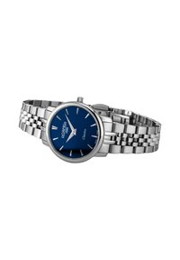 Reloj de acero inoxidable plateado con un dial azul, marcadores de hora plateados y un diseño de pulsera de malla. Presenta una caja redonda simple y una corona.