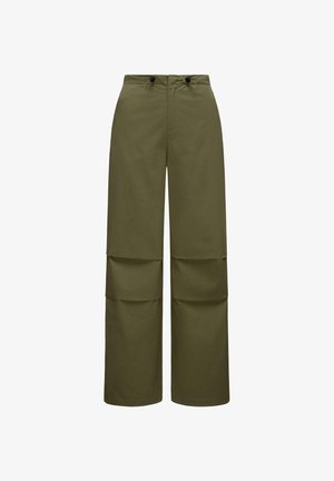 Olivgrüne Cargo-Hosen aus strapazierfähigem Stoff, mit lockerer Passform, mehreren Taschen und einem elastischen Bund mit verstellbaren Kordeln.