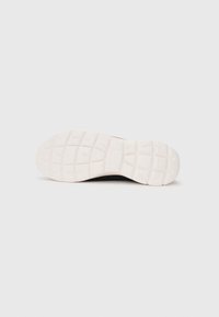 Skechers SUMMITS - Sporta apavi - black/light pink