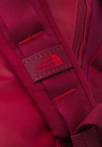 The North Face BASE CAMP VOYAGER DUFFEL 42L UNISEX - Holdall - beetroot/red