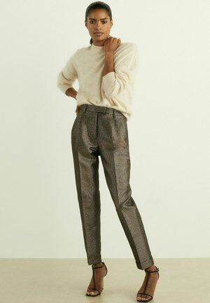 REGULAR FIT-SIENNA SPARKLE TAPERED - Chinos - dark gold