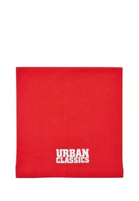 Raudonas medvilninis kaklo šiltintuvas su vienspalviu dizainu, ant kurio apačioje užrašas „URBAN CLASSICS“ baltos spalvos. Minkšta tekstūra ir banguota viršutinė kraštinė.