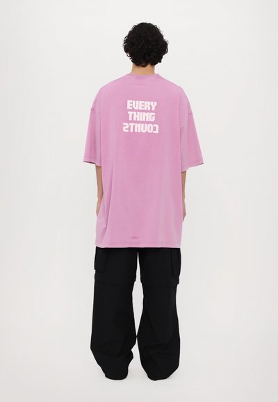 032c POINT OVERSIZED UNISEX - Nyomott mintás póló - faded pink