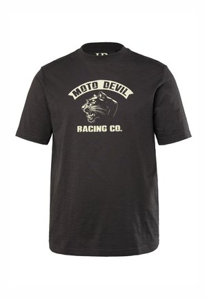 Camiseta negra de manga corta hecha de material suave que presenta un gráfico de un pantera rugiente y "MOTO DEVIL RACING CO." en un crema contrastante.